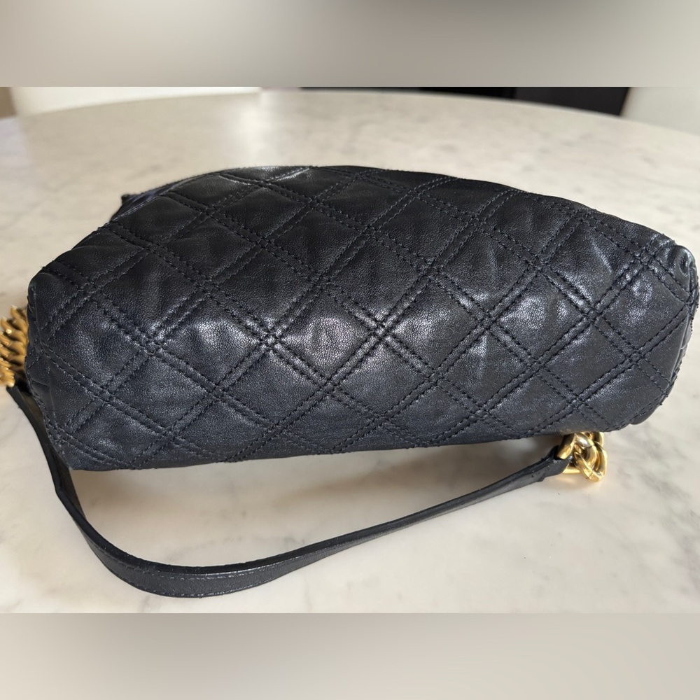 Marc Jacobs Black Quilted Shoulder Bag with Gold Chain - Picture 6 of 16